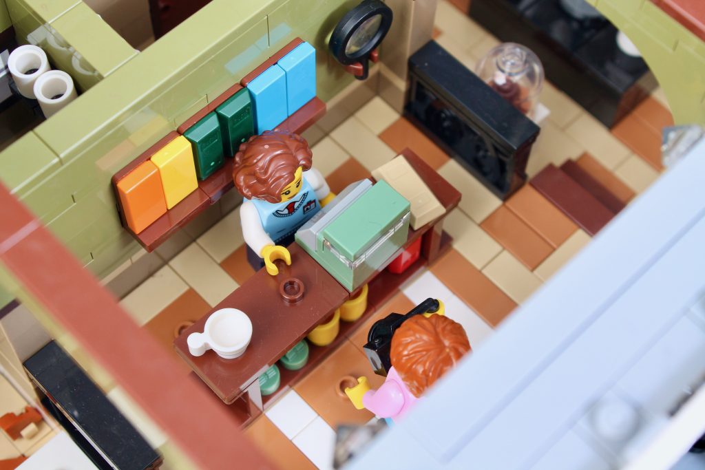 LEGO Icons 10326 Natural History Museum review 23 1024x683