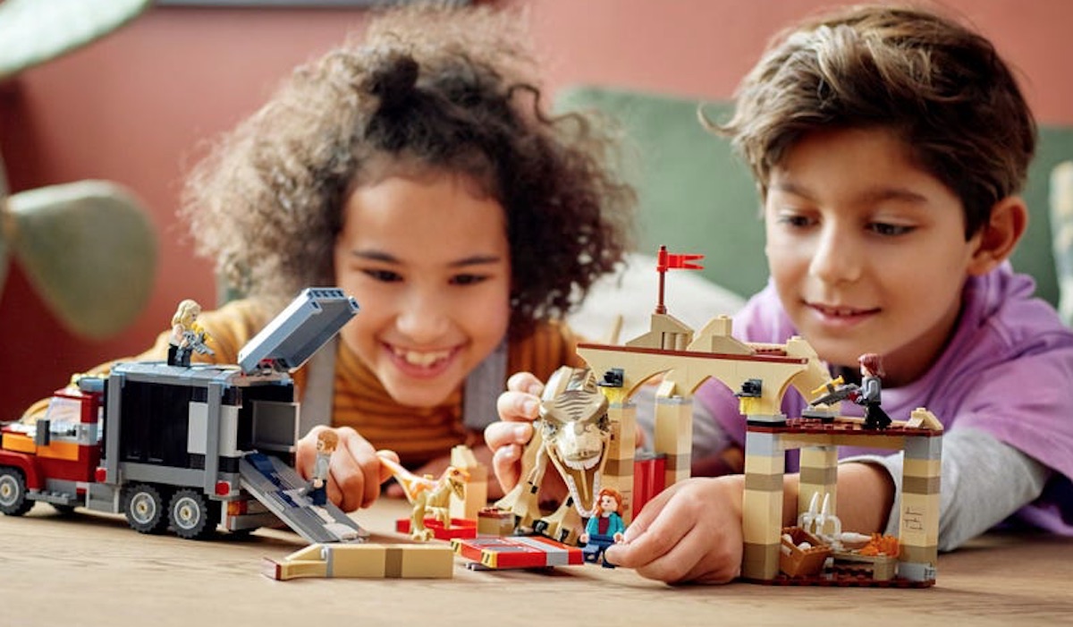 23% off 76948 T. rex & Atrociraptor Dinosaur Breakout in Zavvi LEGO deals